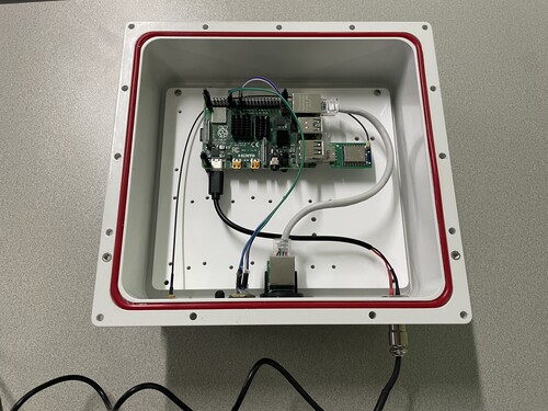A sensor with external power supply (for solar panels) - without POE